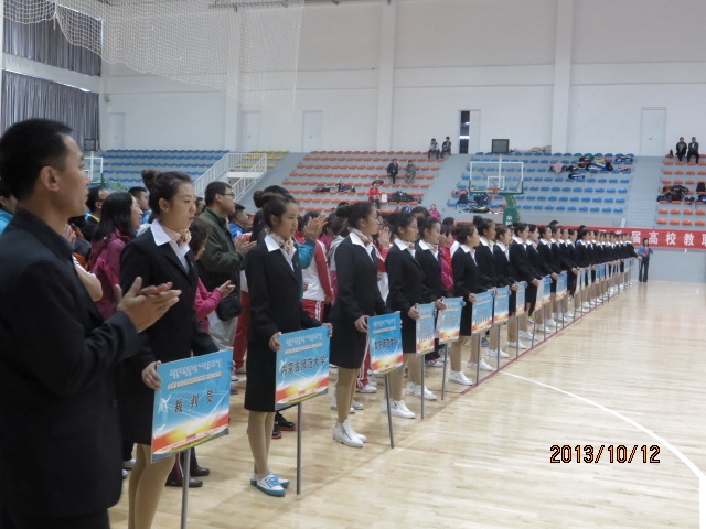 世界杯官网在自治区首届高校教职工羽毛球比赛中取得优异成绩